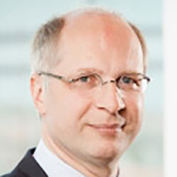 Hon.-Prof. Dr. jur. Karsten Scholz Hon.-Prof. Dr. jur. Karsten Scholz